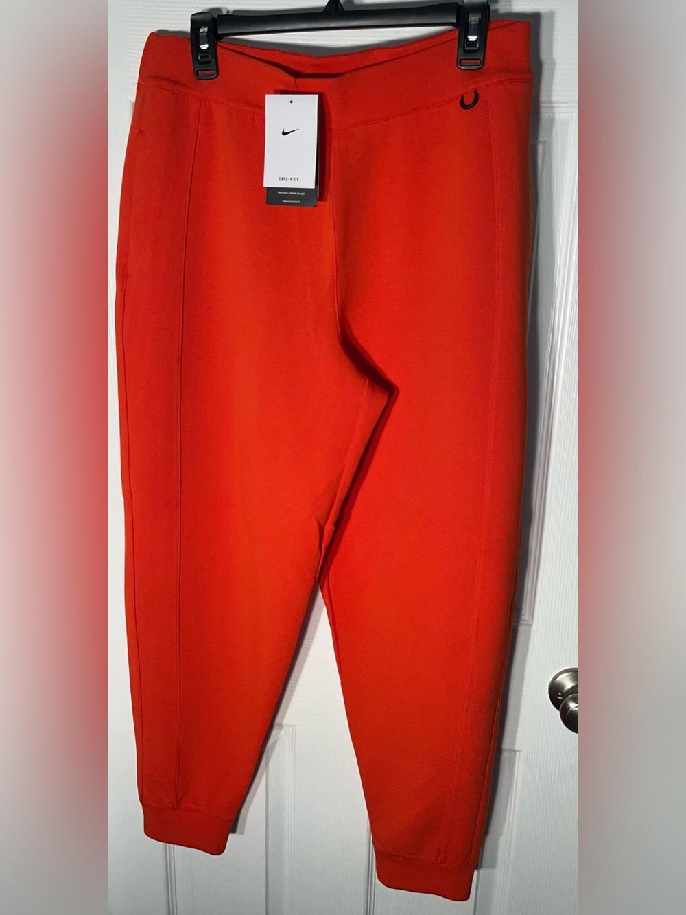 $90 NWT Women’s NIKE Large L 24.7 Impossibly Soft Dri-FIT Mid-Rise Jogger Pants - Picture 1 of 15